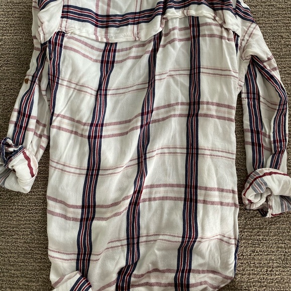 LIKE NEW Design Lab Flannel Button Down - Picture 6 of 7